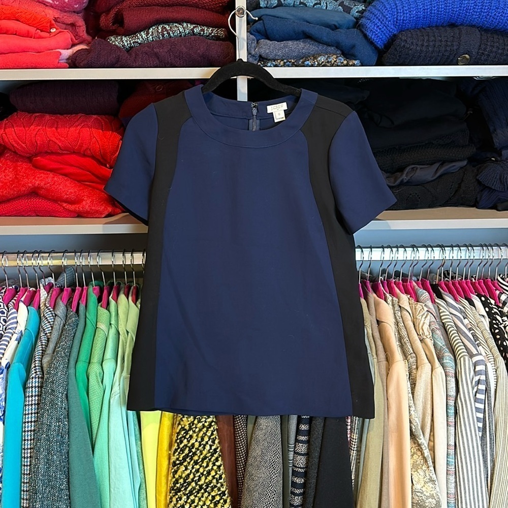 Loft blue/black scoop neck short sleeve sweater top.